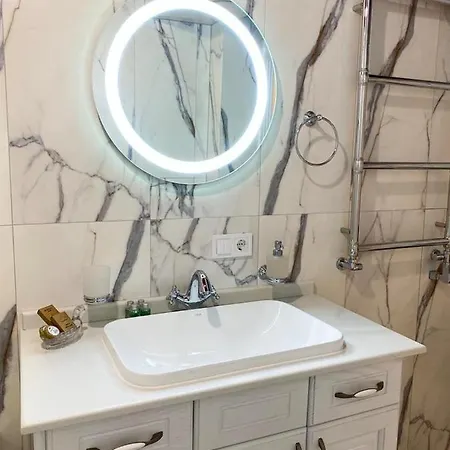 Grand De Luxe Apartment Lviv